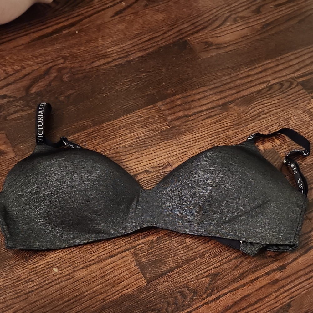 Victoria's Secret Black Lace Bra Molded Cup